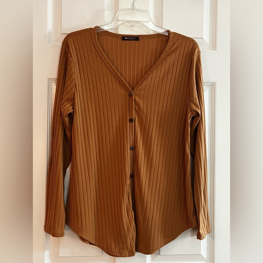 Bombom/Women’s NWOT Stylish Camel Color Button-Down Shirt size L